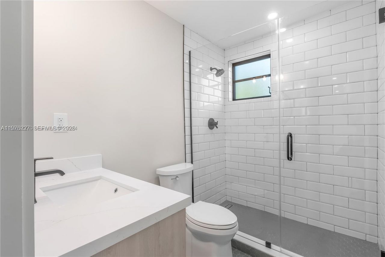 8421 SW 27th Ter , Miami, FL 33155 Photo