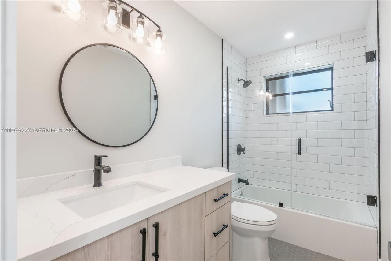 8421 SW 27th Ter , Miami, FL 33155 Photo