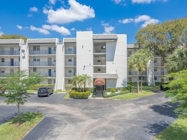 9325 Lagoon Pl , Unit 105, Davie, FL 33324