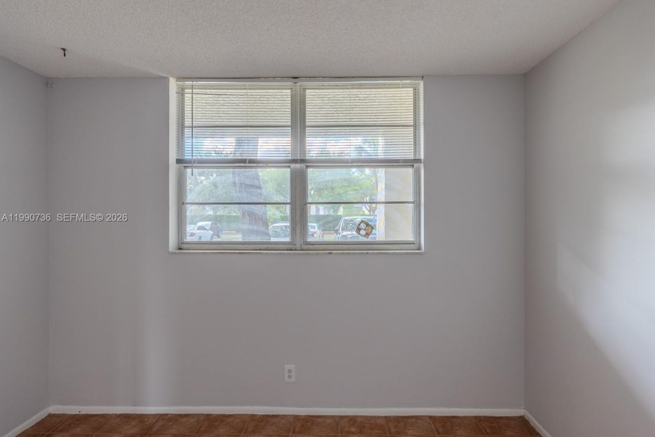 9325 Lagoon Pl , Unit 105, Davie, FL 33324 Photo