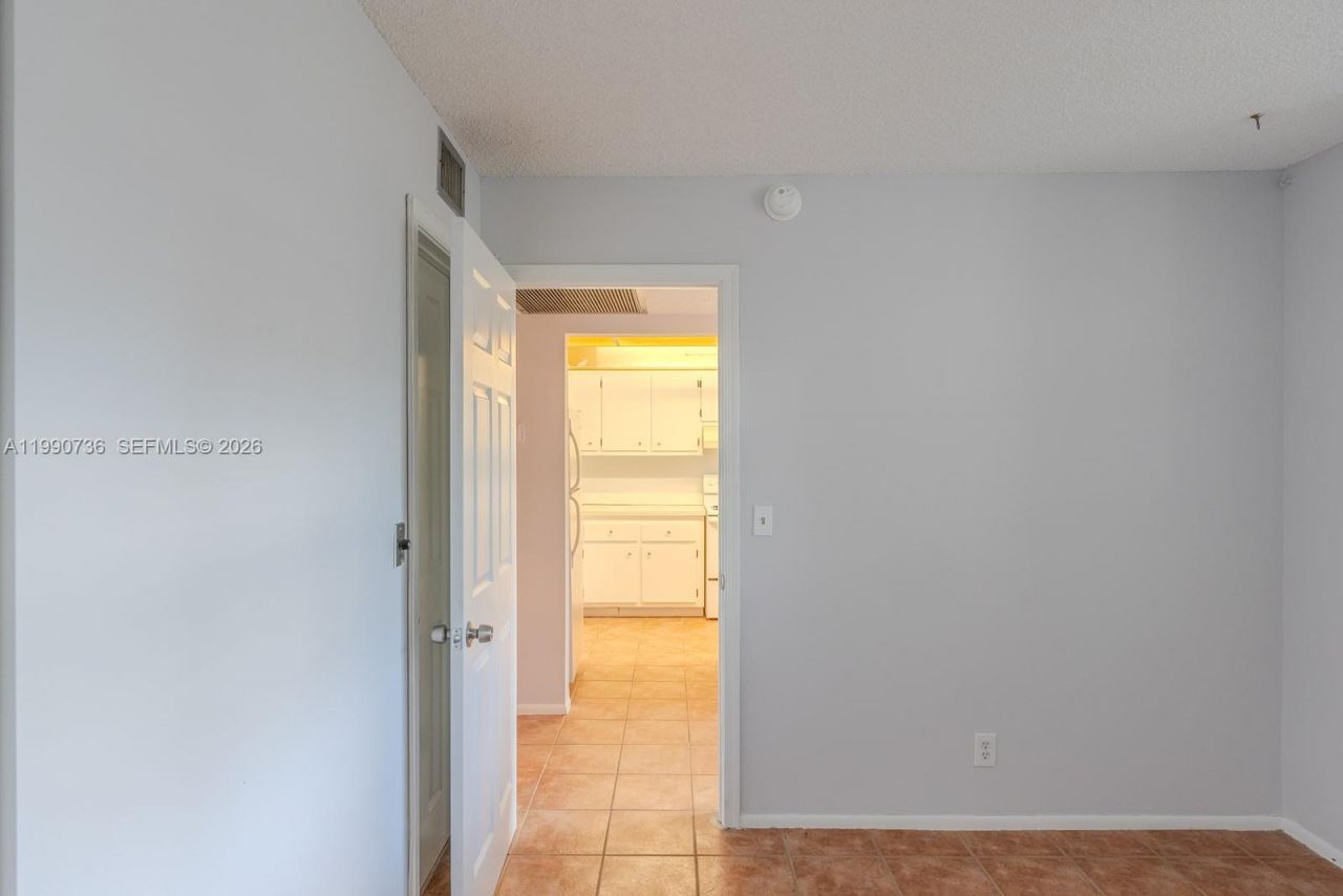 9325 Lagoon Pl , Unit 105, Davie, FL 33324 Photo