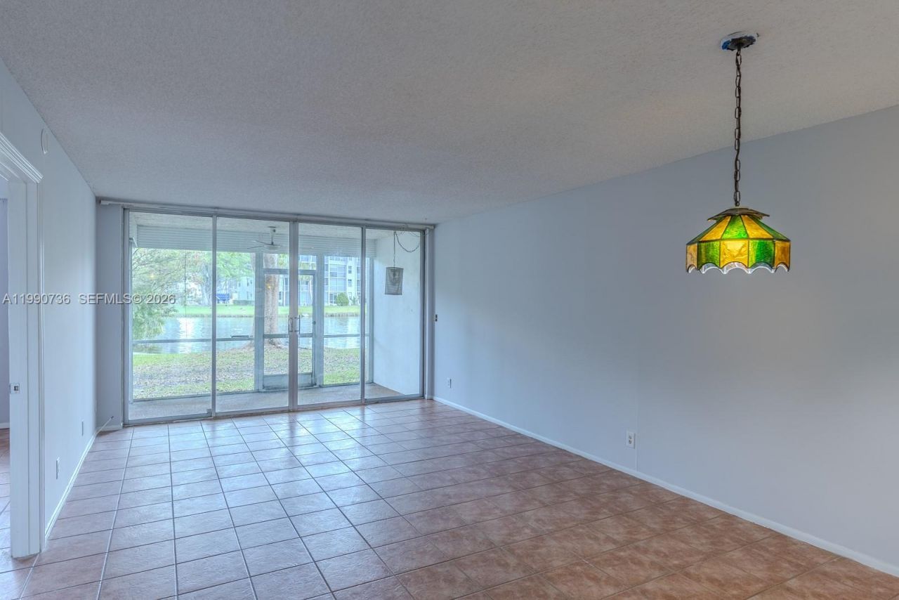 9325 Lagoon Pl , Unit 105, Davie, FL 33324 Photo