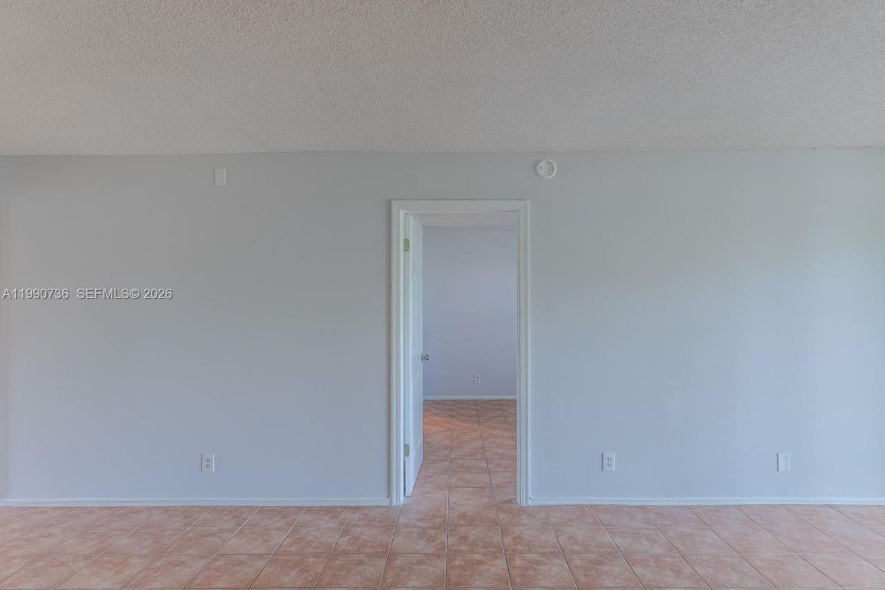 9325 Lagoon Pl , Unit 105, Davie, FL 33324 Photo