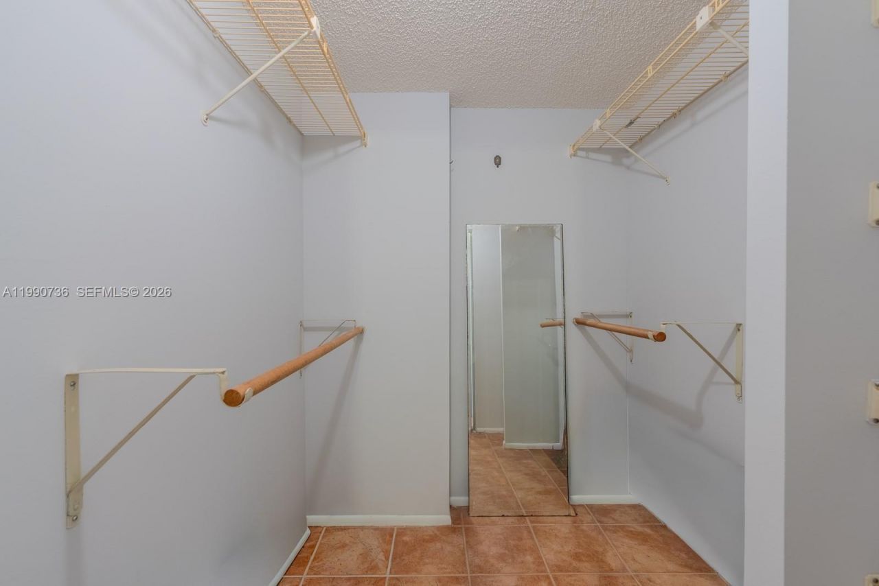 9325 Lagoon Pl , Unit 105, Davie, FL 33324 Photo