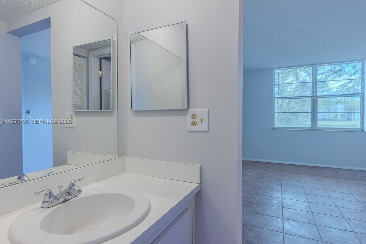 9325 Lagoon Pl , Unit 105, Davie, FL 33324 Photo