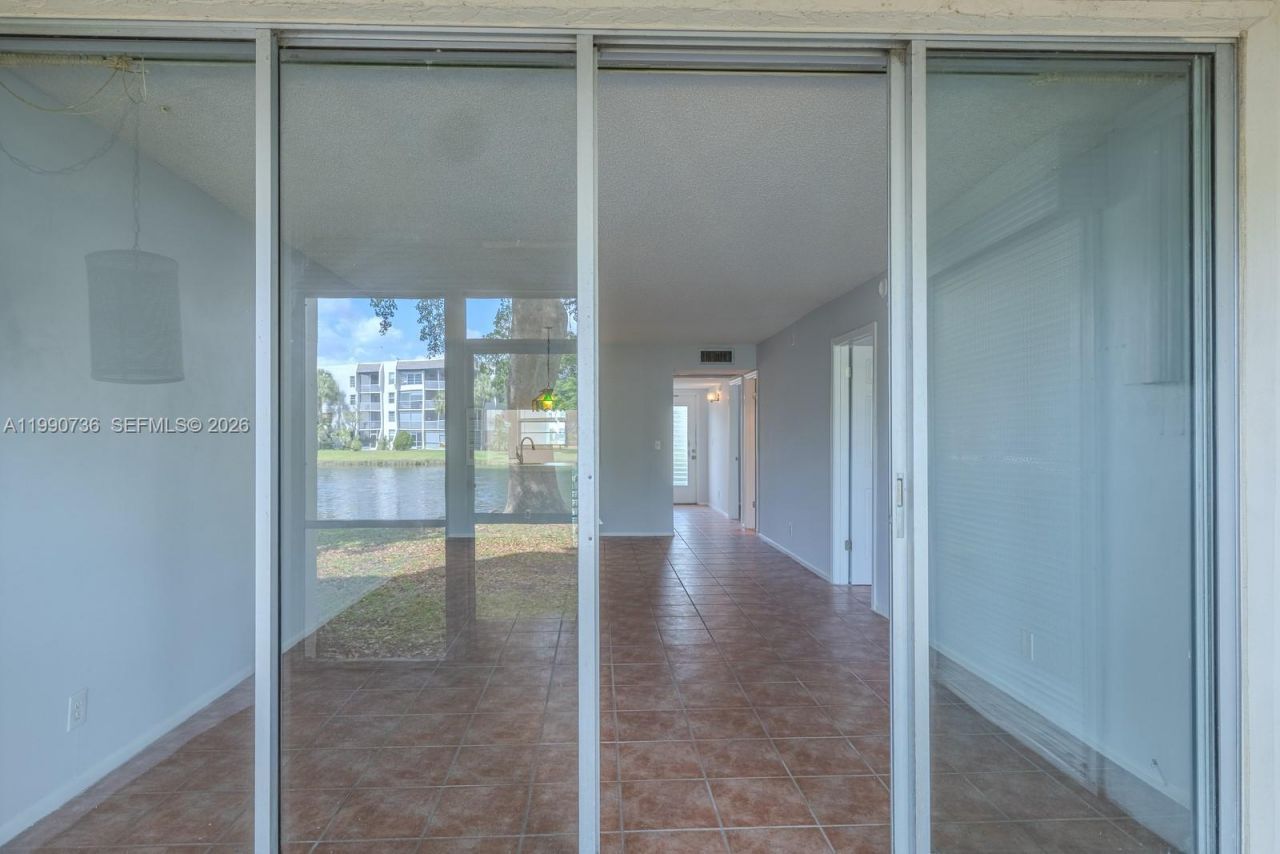9325 Lagoon Pl , Unit 105, Davie, FL 33324 Photo