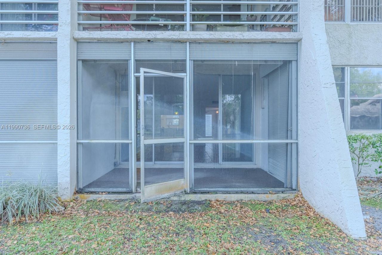 9325 Lagoon Pl , Unit 105, Davie, FL 33324 Photo