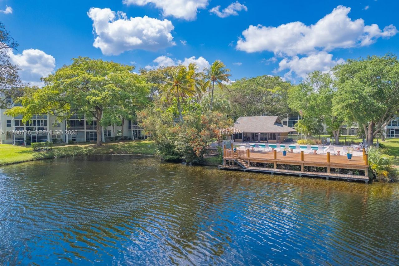 9325 Lagoon Pl , Unit 105, Davie, FL 33324 Photo