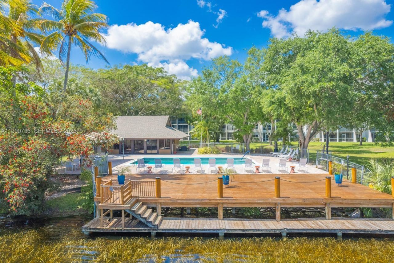 9325 Lagoon Pl , Unit 105, Davie, FL 33324 Photo