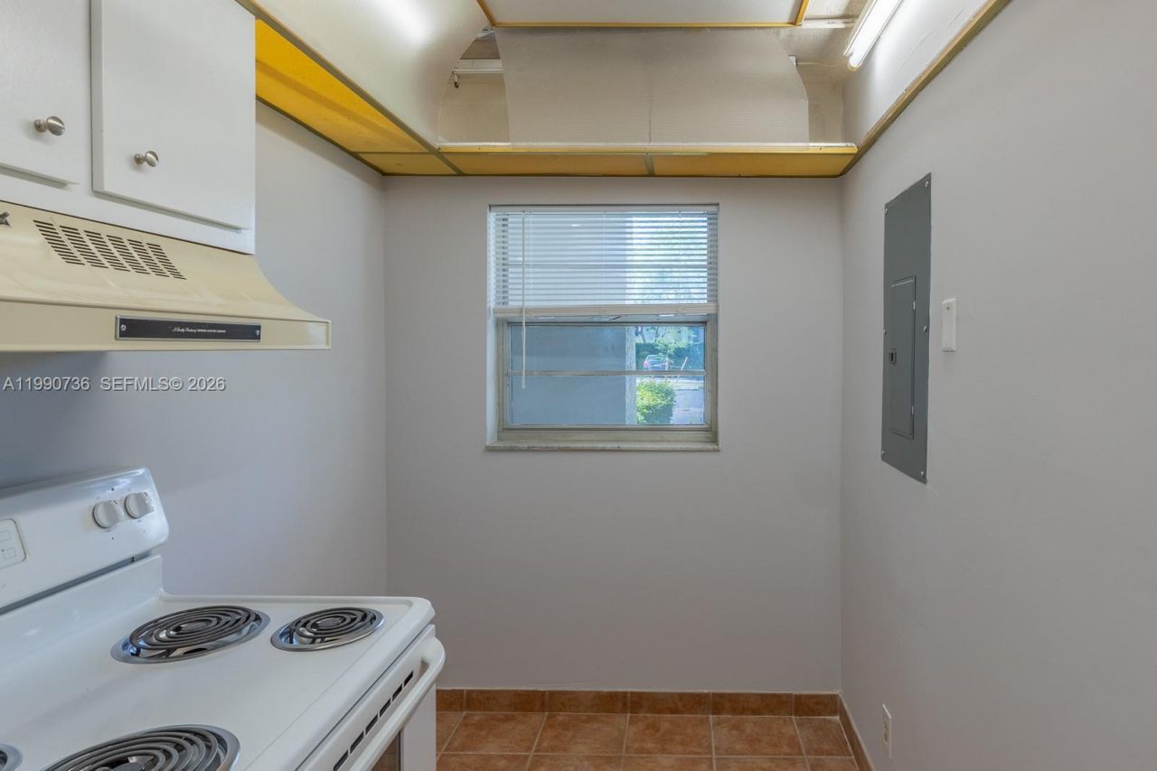 9325 Lagoon Pl , Unit 105, Davie, FL 33324 Photo