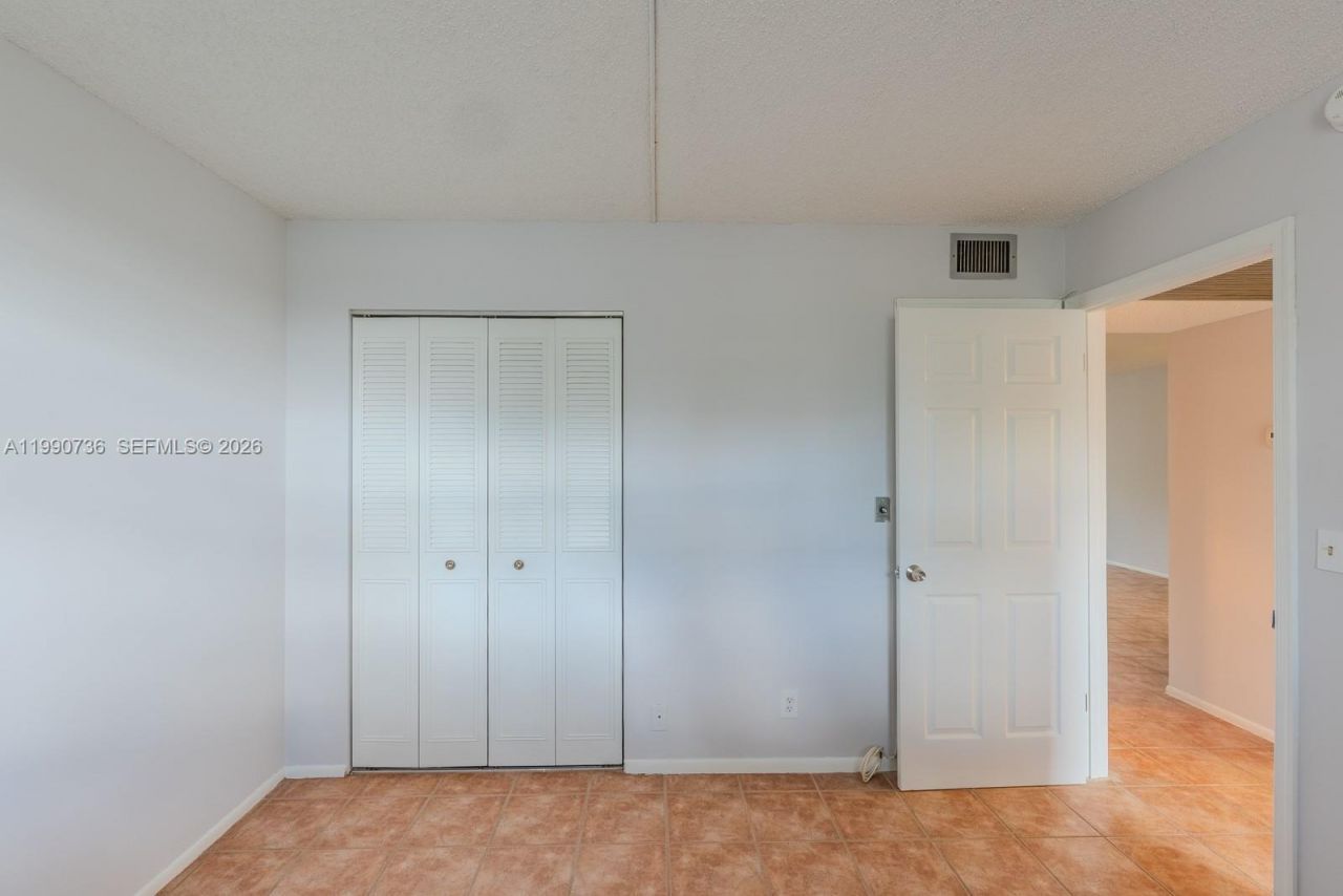 9325 Lagoon Pl , Unit 105, Davie, FL 33324 Photo