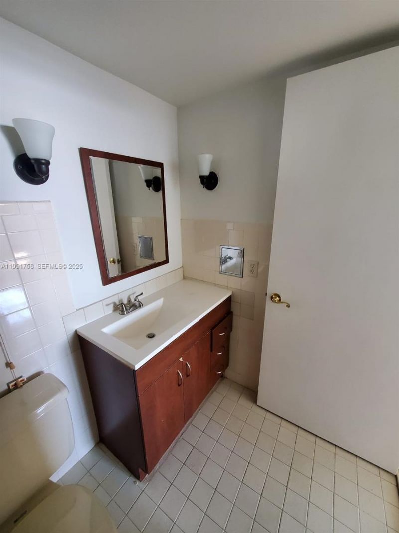 555 NE 30th St , Unit 502, Miami, FL 33137 Photo