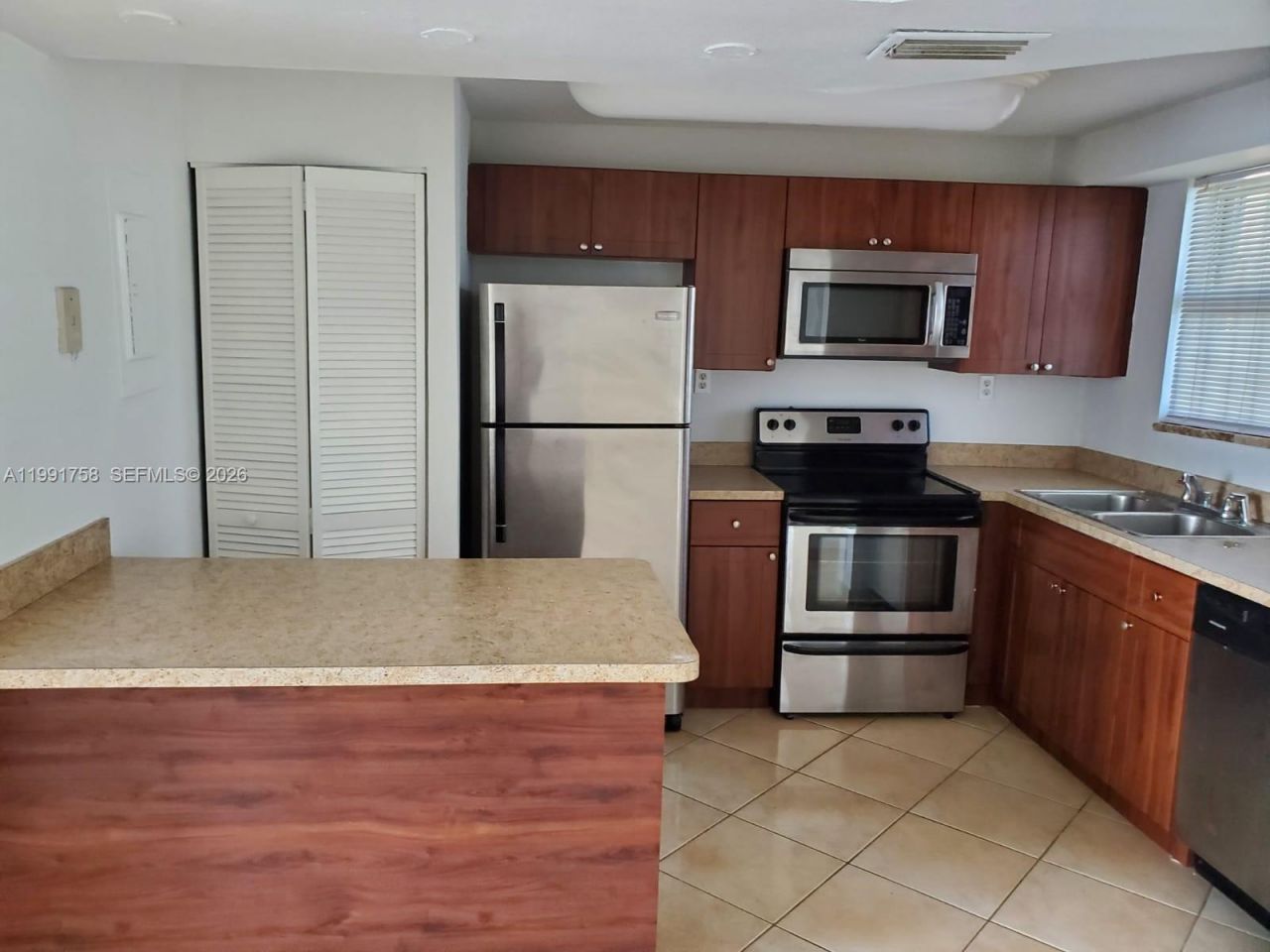 555 NE 30th St , Unit 502, Miami, FL 33137 Photo