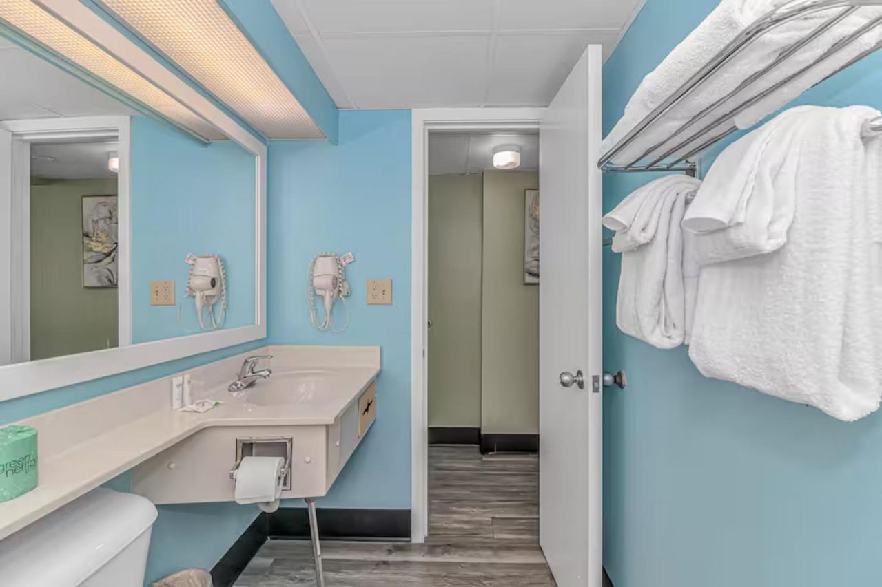 202 73rd Ave. N Photo 4