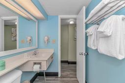 202 73rd Ave. N photo 4