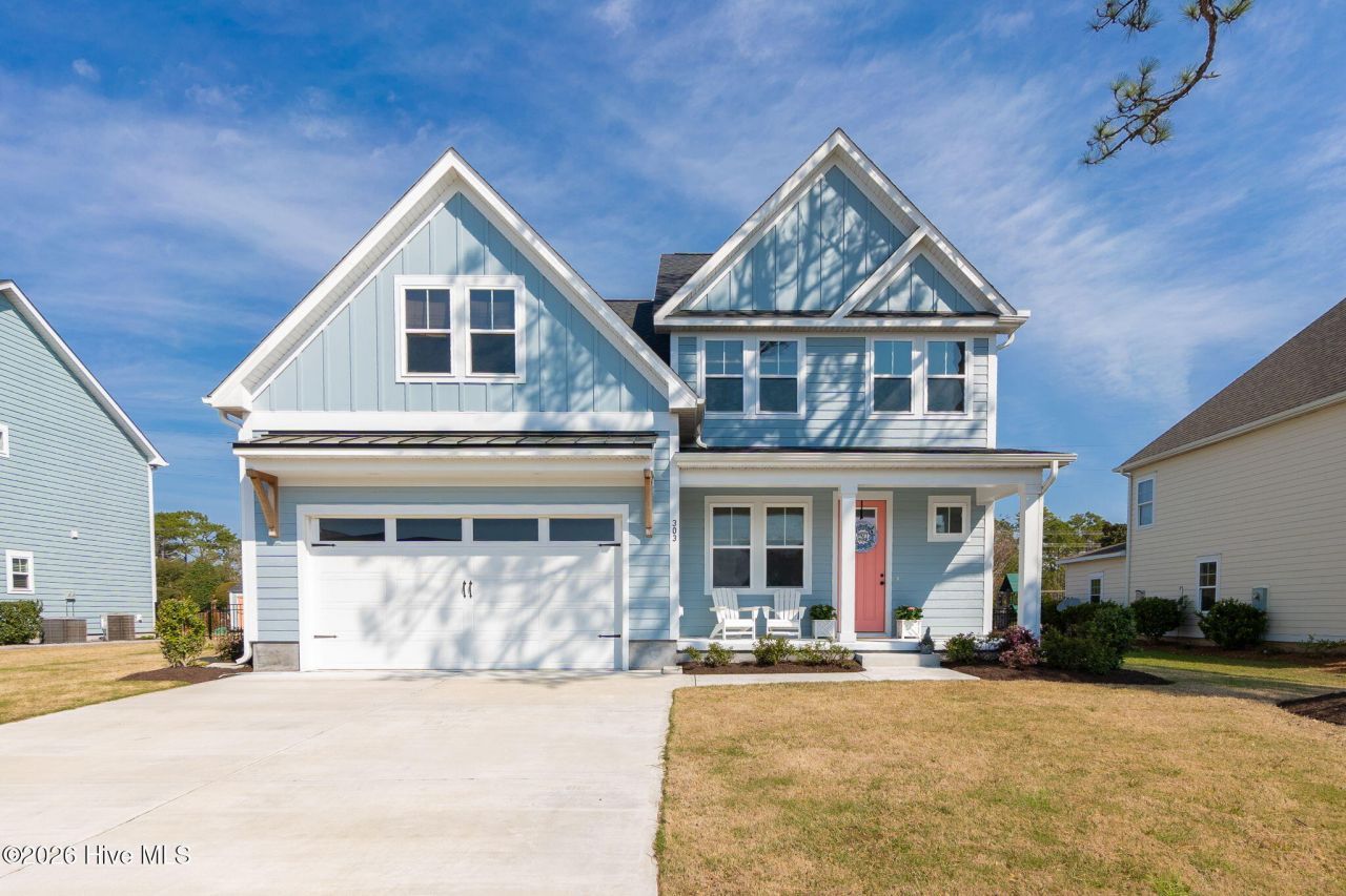 303 Seafarer Street, Newport, NC 28570 Main Photo