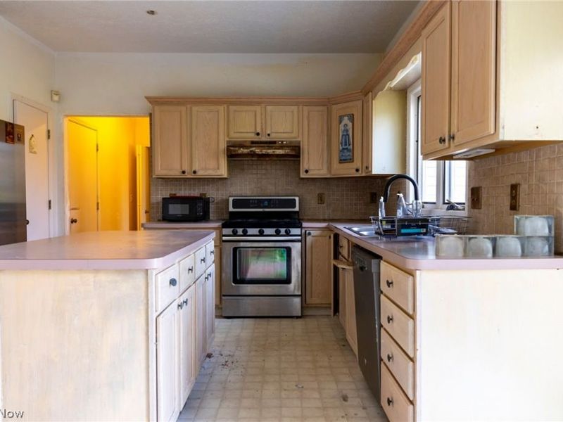 7571 Pleasant Run Drive, Seven Hills, OH 44131 Photo 14