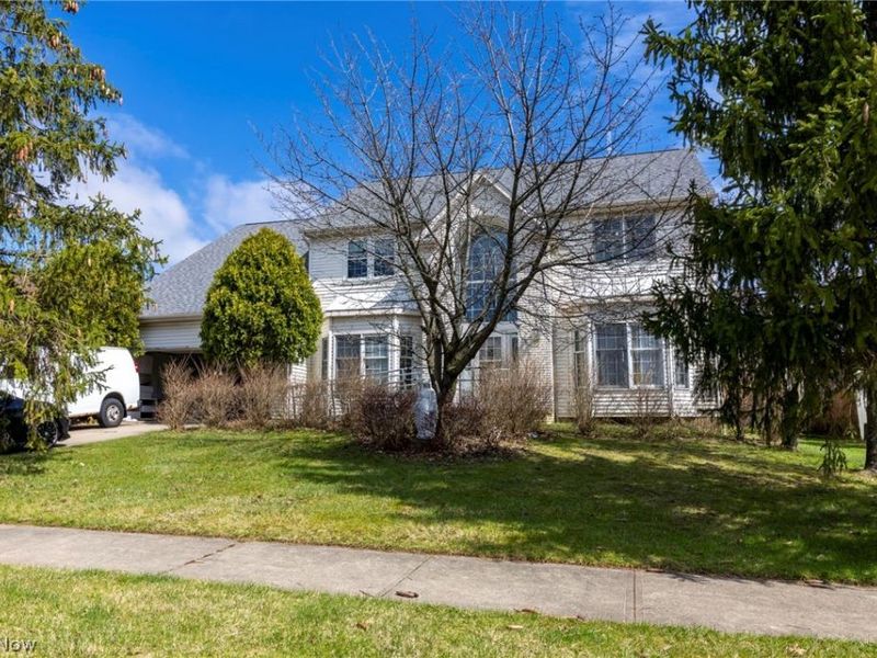 7571 Pleasant Run Drive, Seven Hills, OH 44131 Photo 3