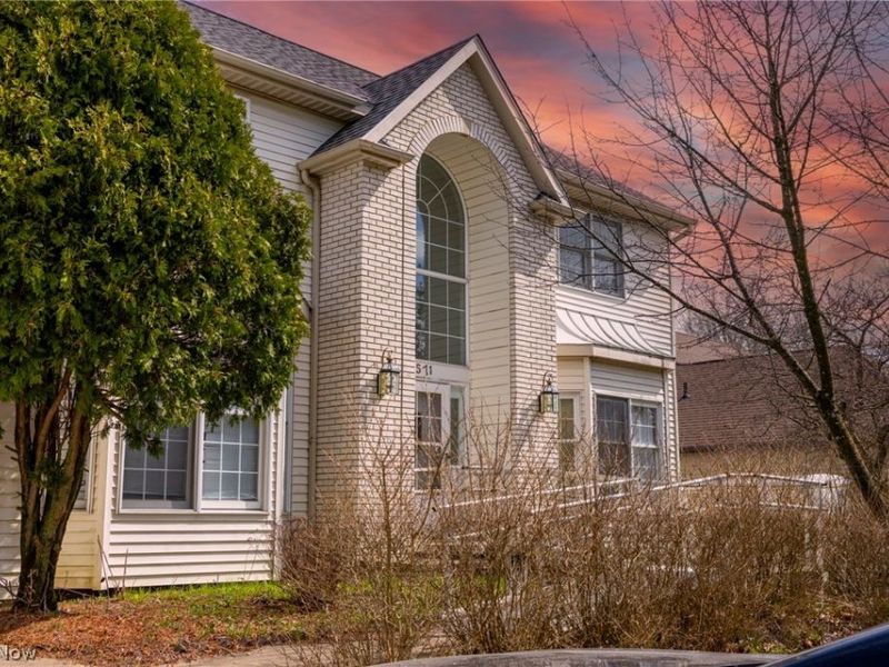 7571 Pleasant Run Drive, Seven Hills, OH 44131 Photo 5