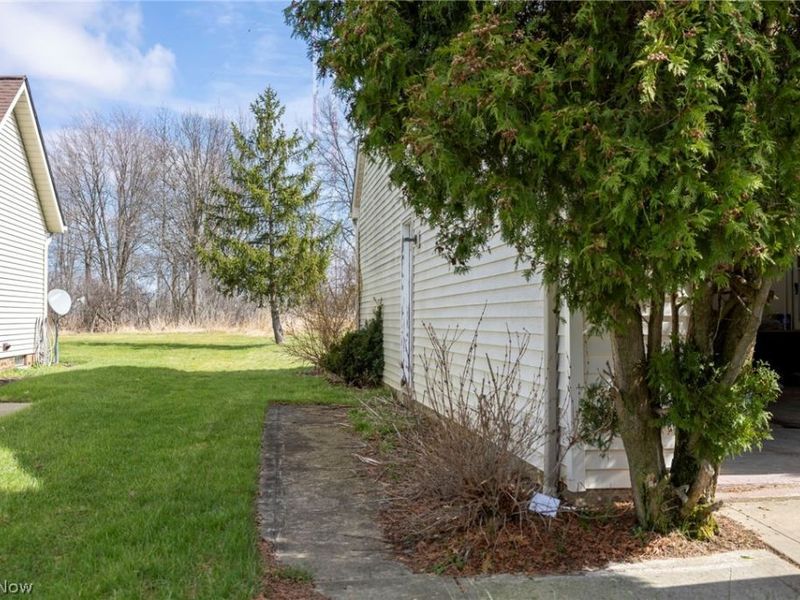 7571 Pleasant Run Drive, Seven Hills, OH 44131 Photo 6