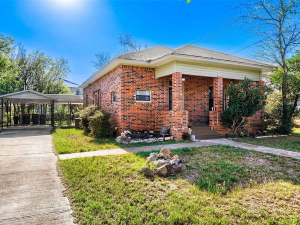 208 N Avenue , Elgin, TX 78621