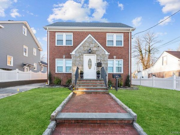 9 George Street , Unit lower, Glen Cove, NY 11542