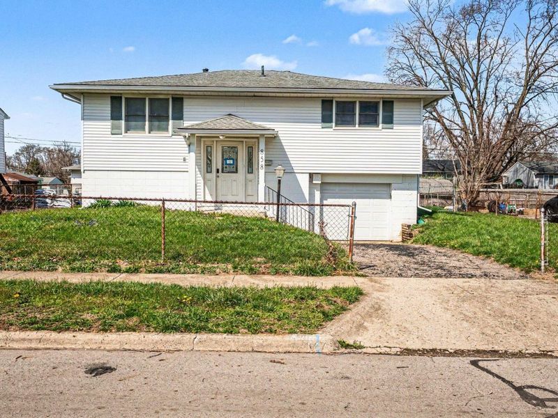 858 Higbee Drive S, Columbus, OH 43207 Photo 1