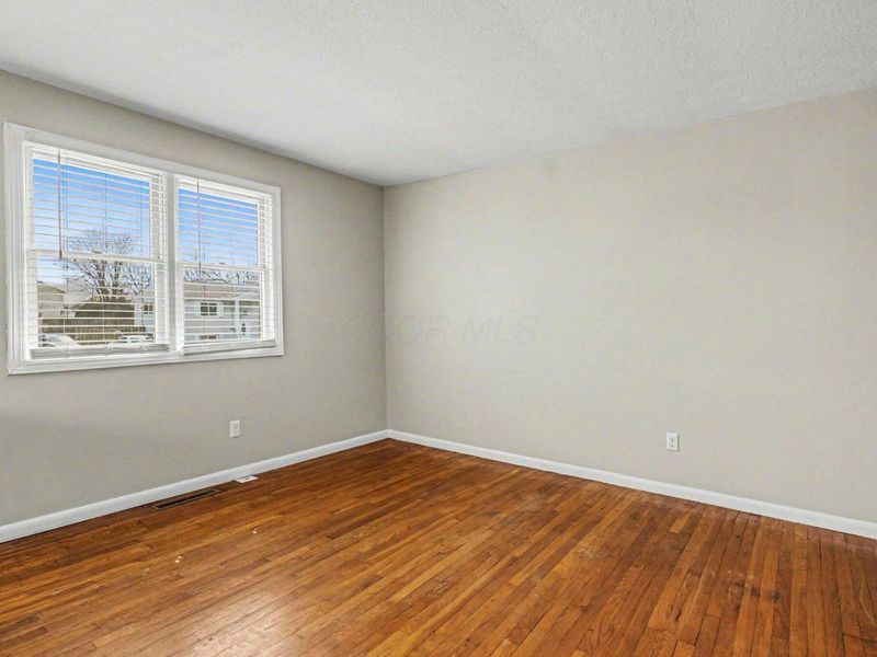 858 Higbee Drive S, Columbus, OH 43207 Photo 2