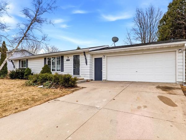 1221 Summit STREET, Manitowoc, WI 54220