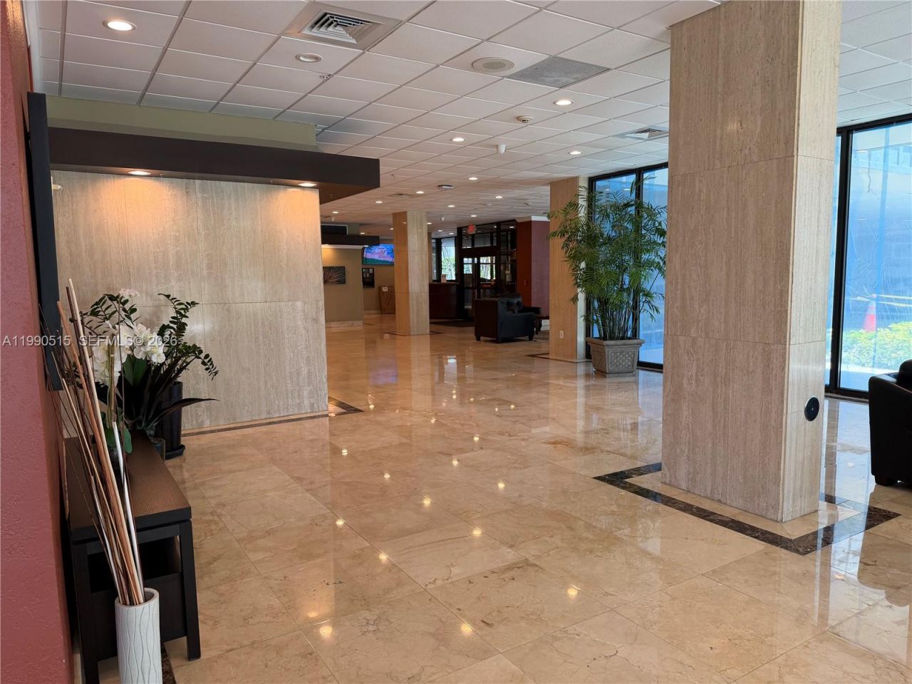 400 Kings Point Dr, Unit 604, Sunny Isles Beach, FL 33160 Photo