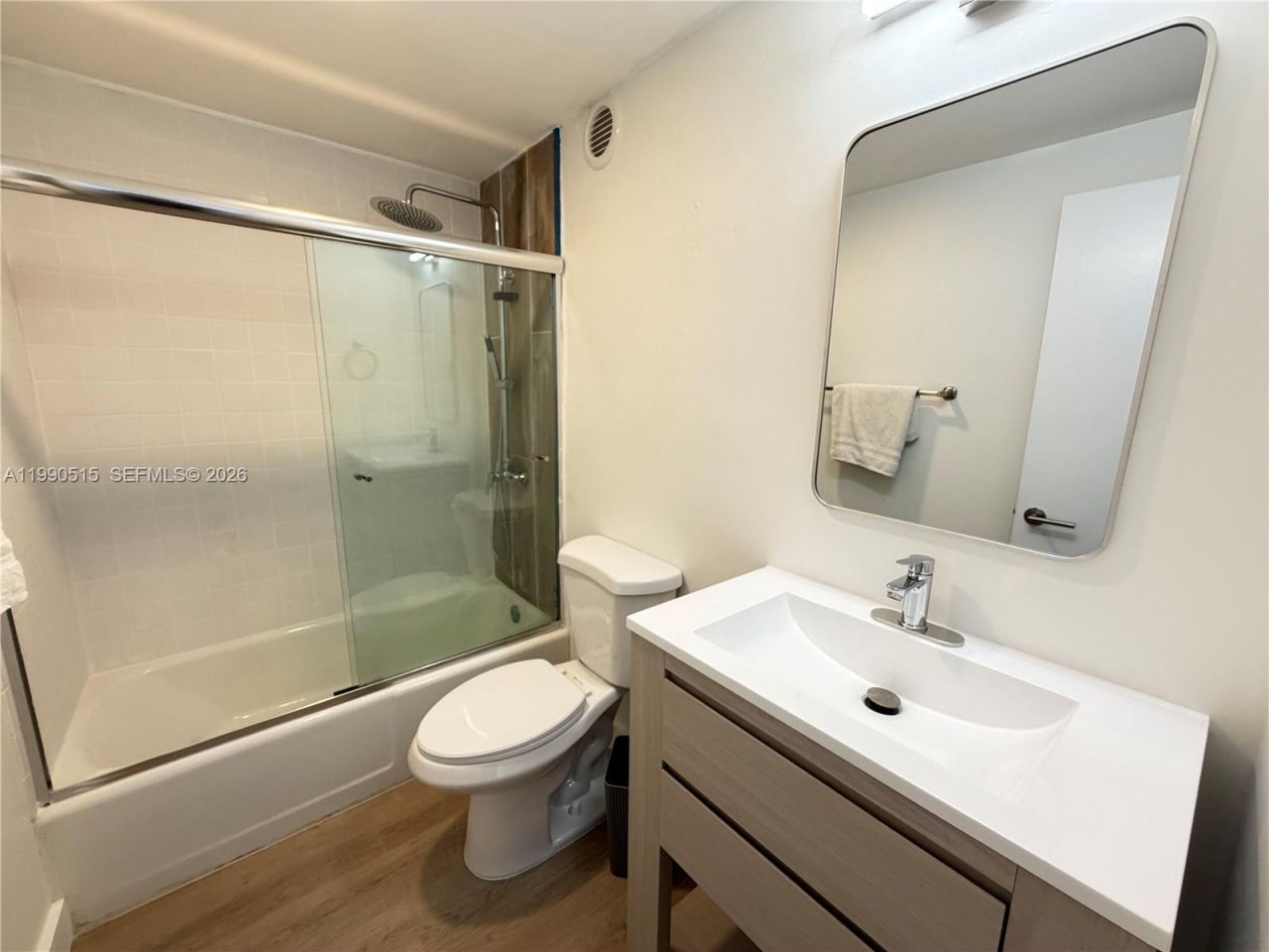 400 Kings Point Dr, Unit 604, Sunny Isles Beach, FL 33160 Photo