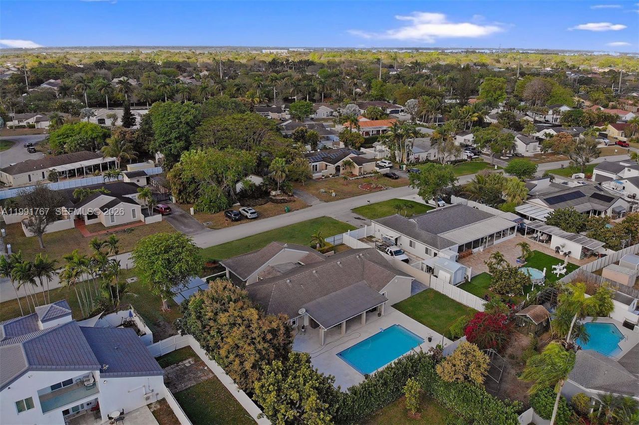 15382 SW 153rd St , Miami, FL 33187 Photo