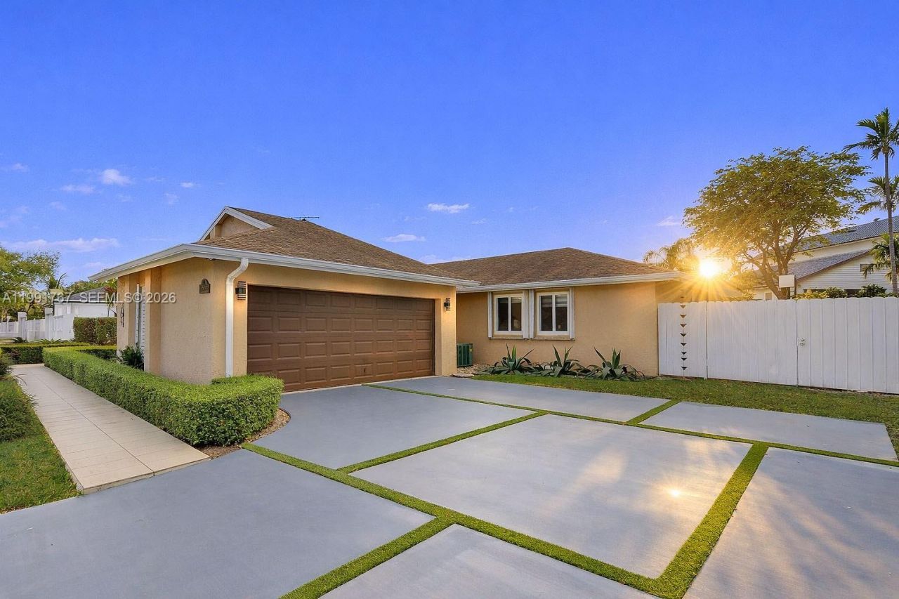 15382 SW 153rd St , Miami, FL 33187 Photo