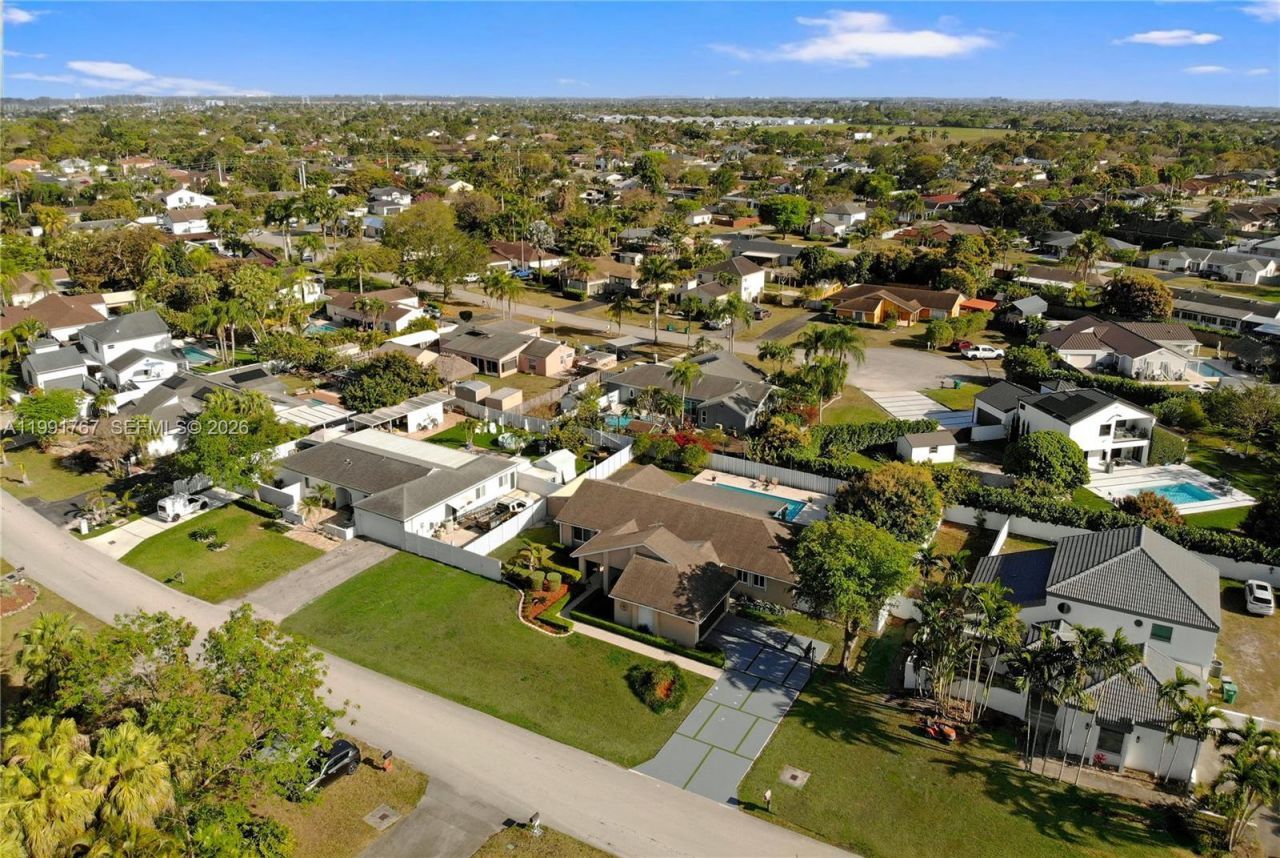 15382 SW 153rd St , Miami, FL 33187 Photo