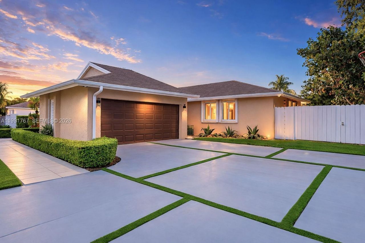 15382 SW 153rd St , Miami, FL 33187 Photo