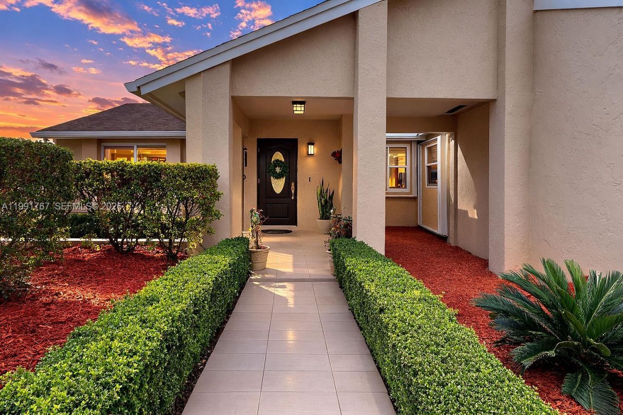 15382 SW 153rd St , Miami, FL 33187 Photo