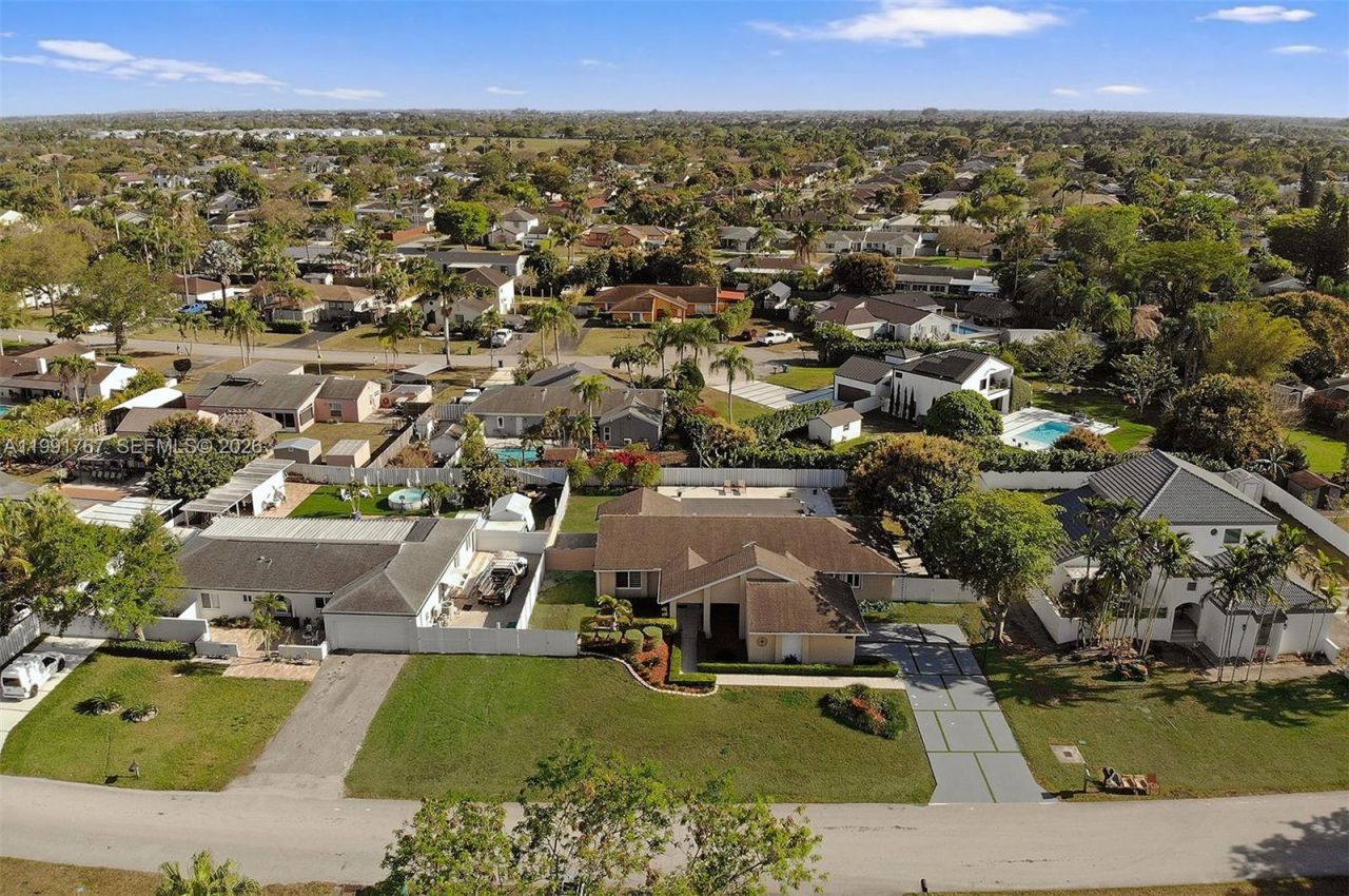 15382 SW 153rd St , Miami, FL 33187 Photo