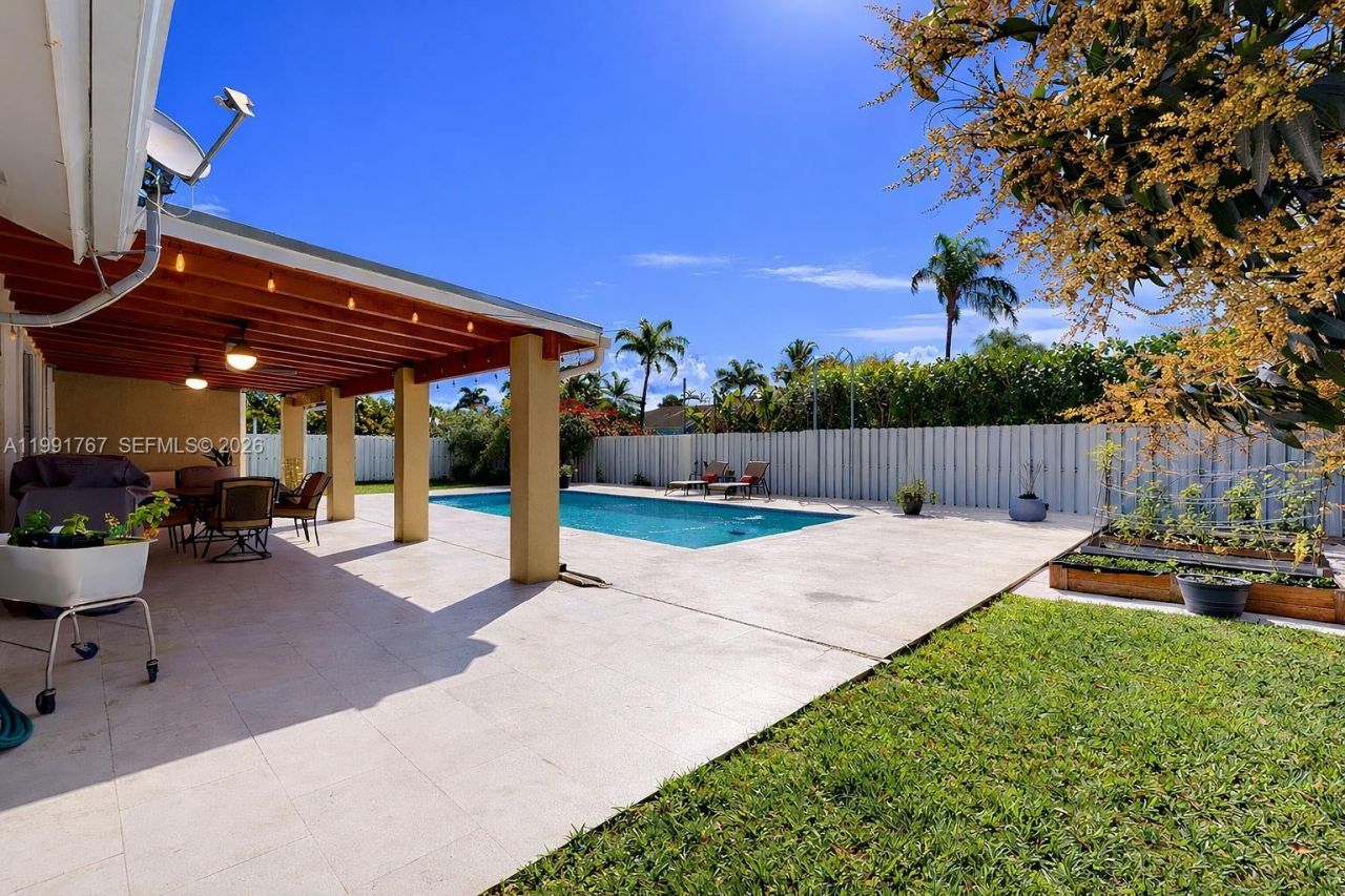 15382 SW 153rd St , Miami, FL 33187 Photo