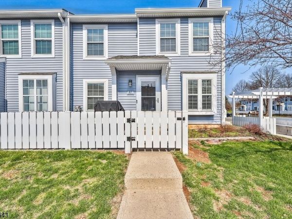 81 Almond Dr, Franklin, NJ 08873