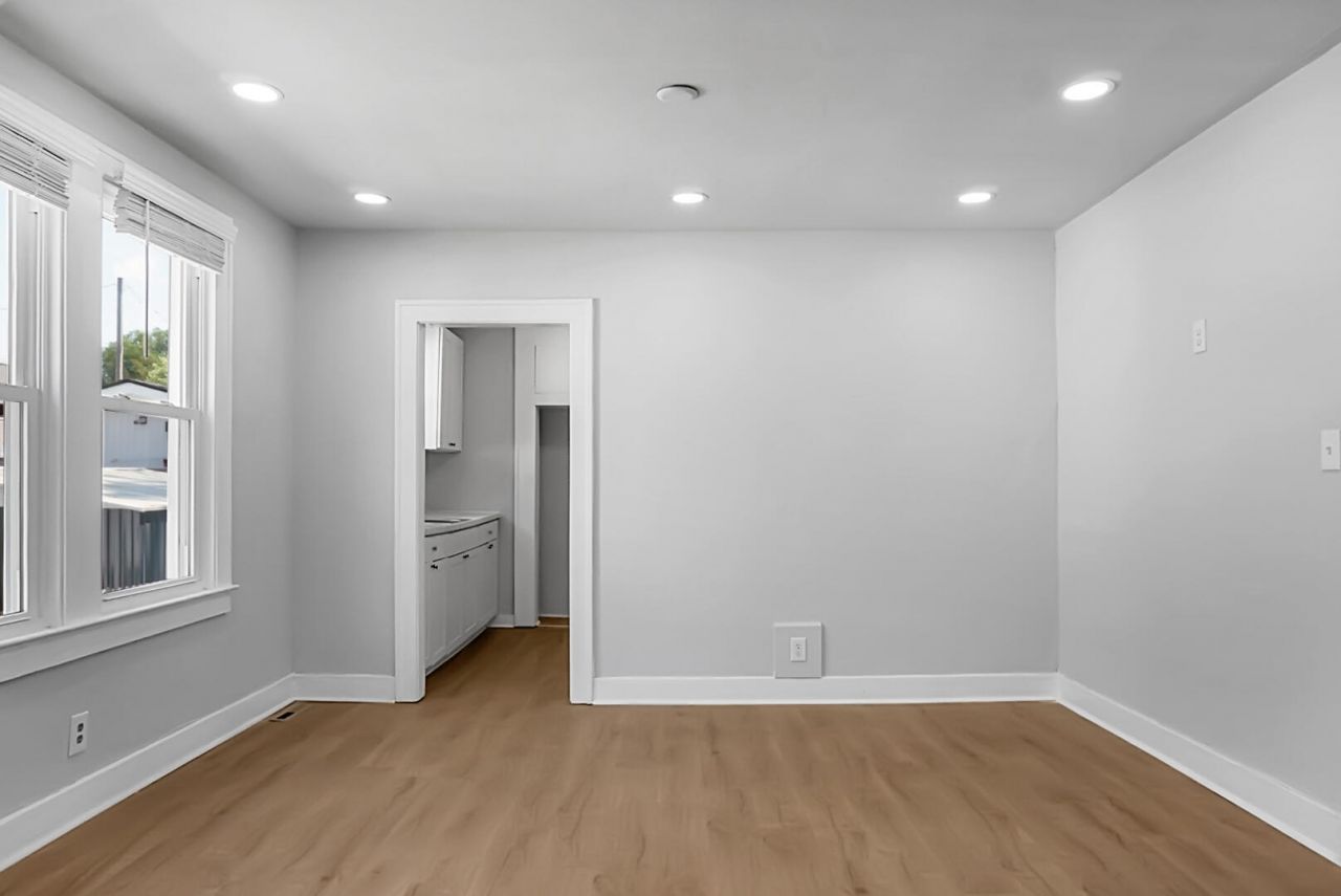 2135 Dorchester Road Photo 20