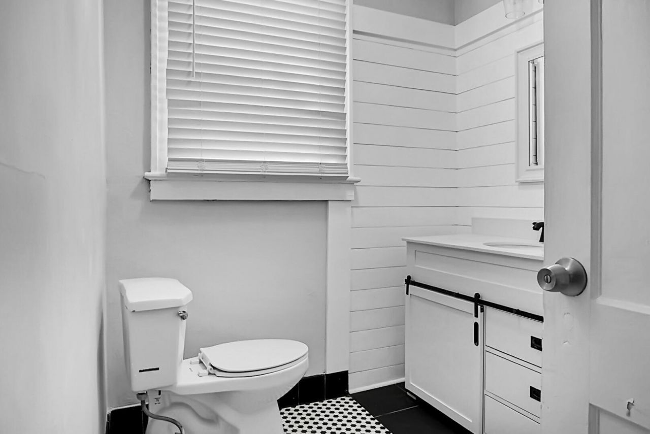 2135 Dorchester Road Photo 34