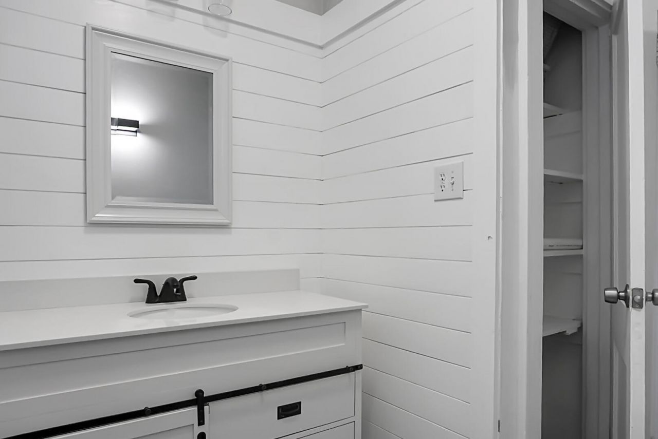 2135 Dorchester Road Photo 40