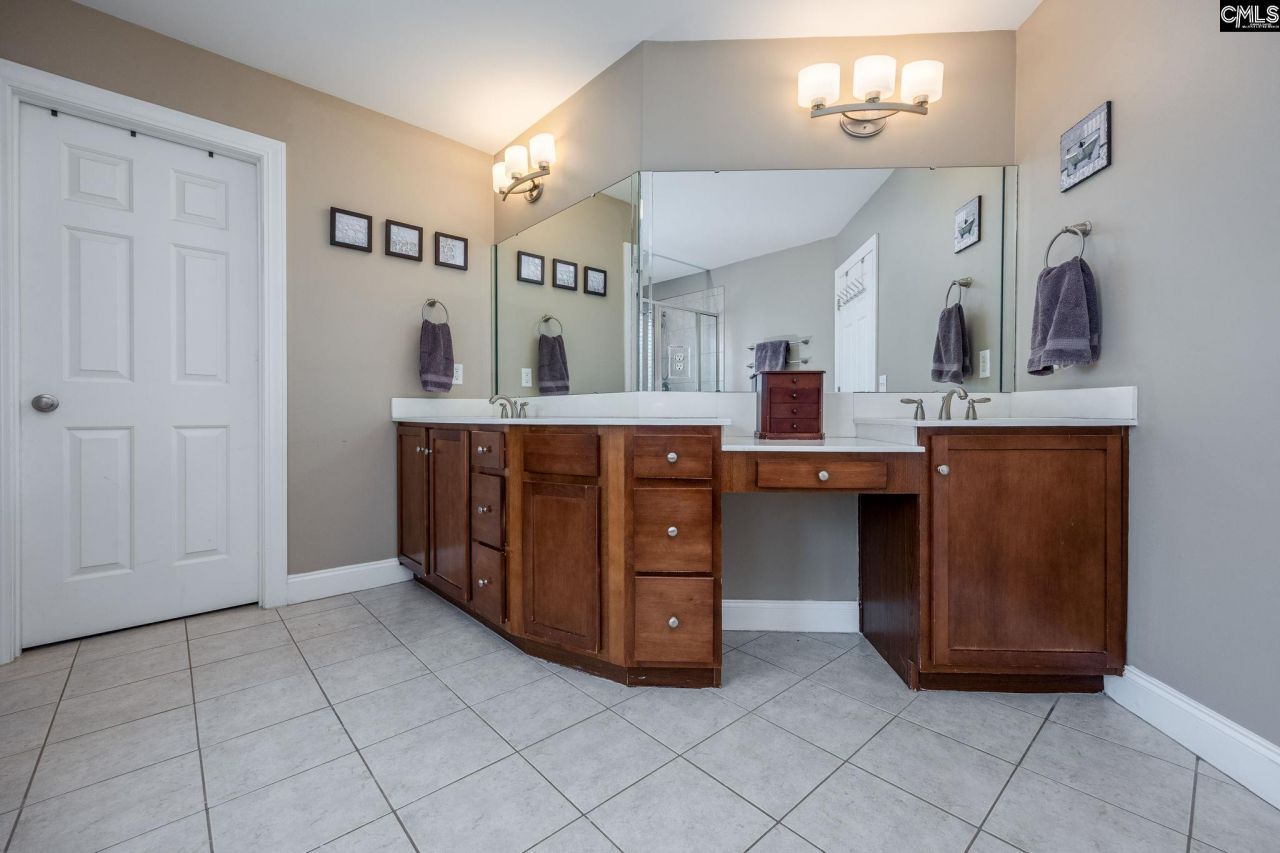 9 N Woodburn Lane Photo 20