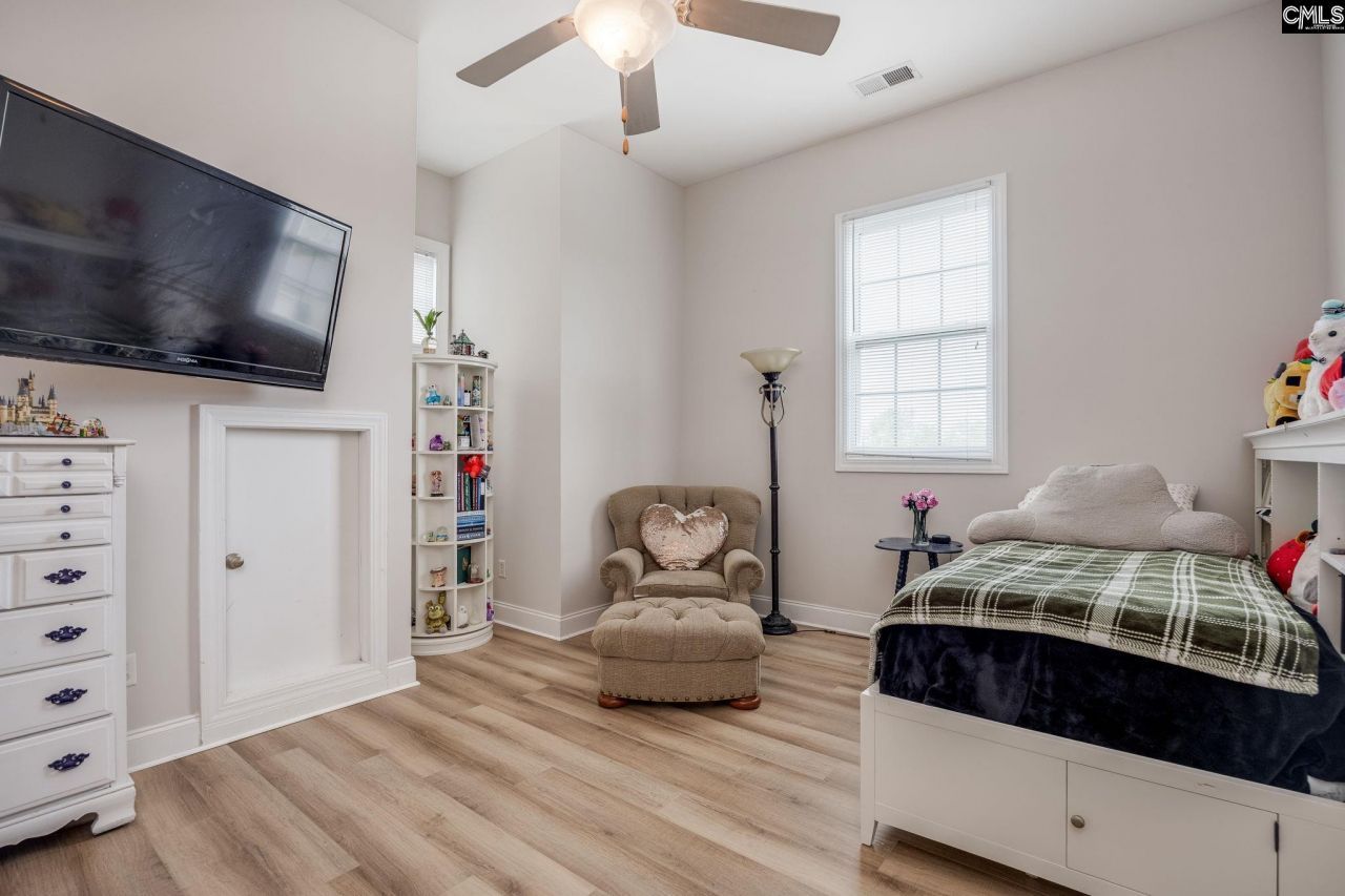 9 N Woodburn Lane Photo 27