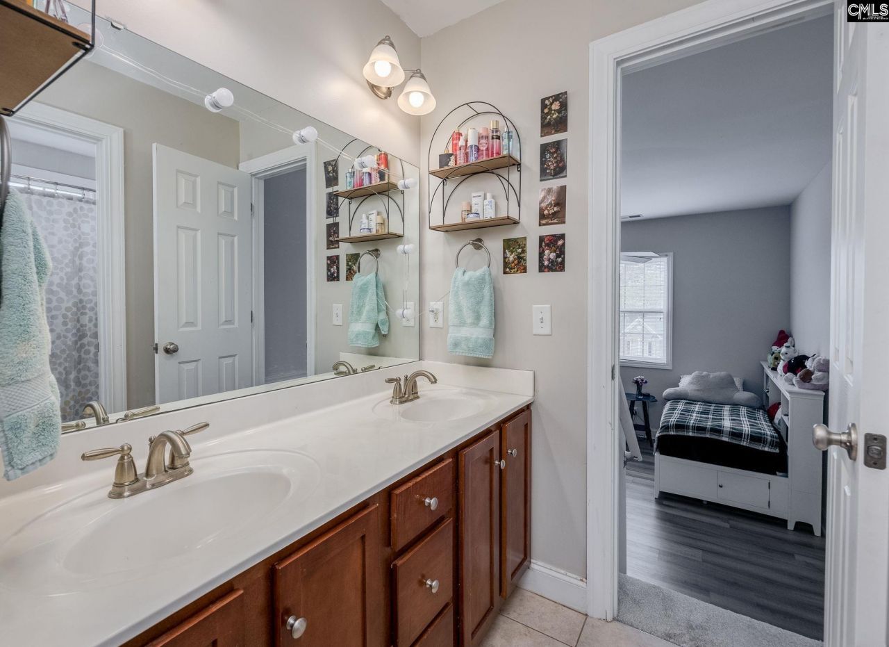 9 N Woodburn Lane Photo 29