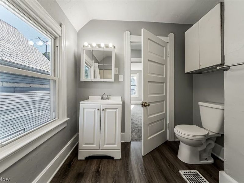 703 E River Street, Elyria, OH 44035 Photo 7