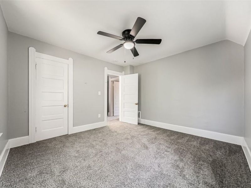 703 E River Street, Elyria, OH 44035 Photo 9