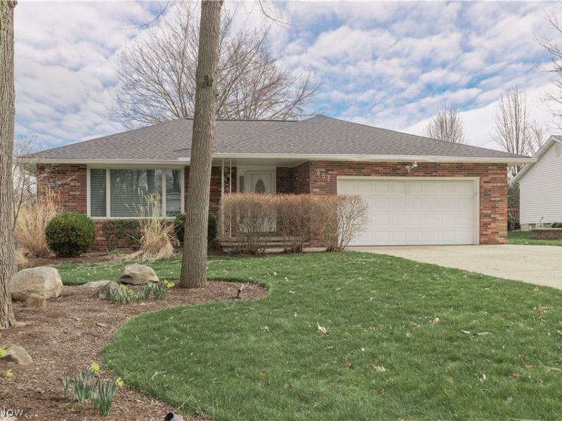 657 Lander Drive, Highland Heights, OH 44143 Photo 2