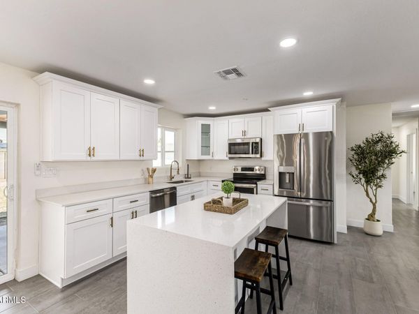 2122 W DAHLIA Drive, Phoenix, AZ 85029