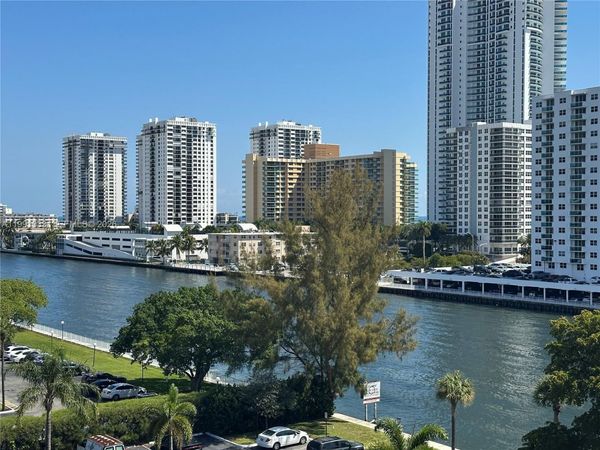 600 Parkview Dr, Unit 717, Hallandale Beach, FL 33009